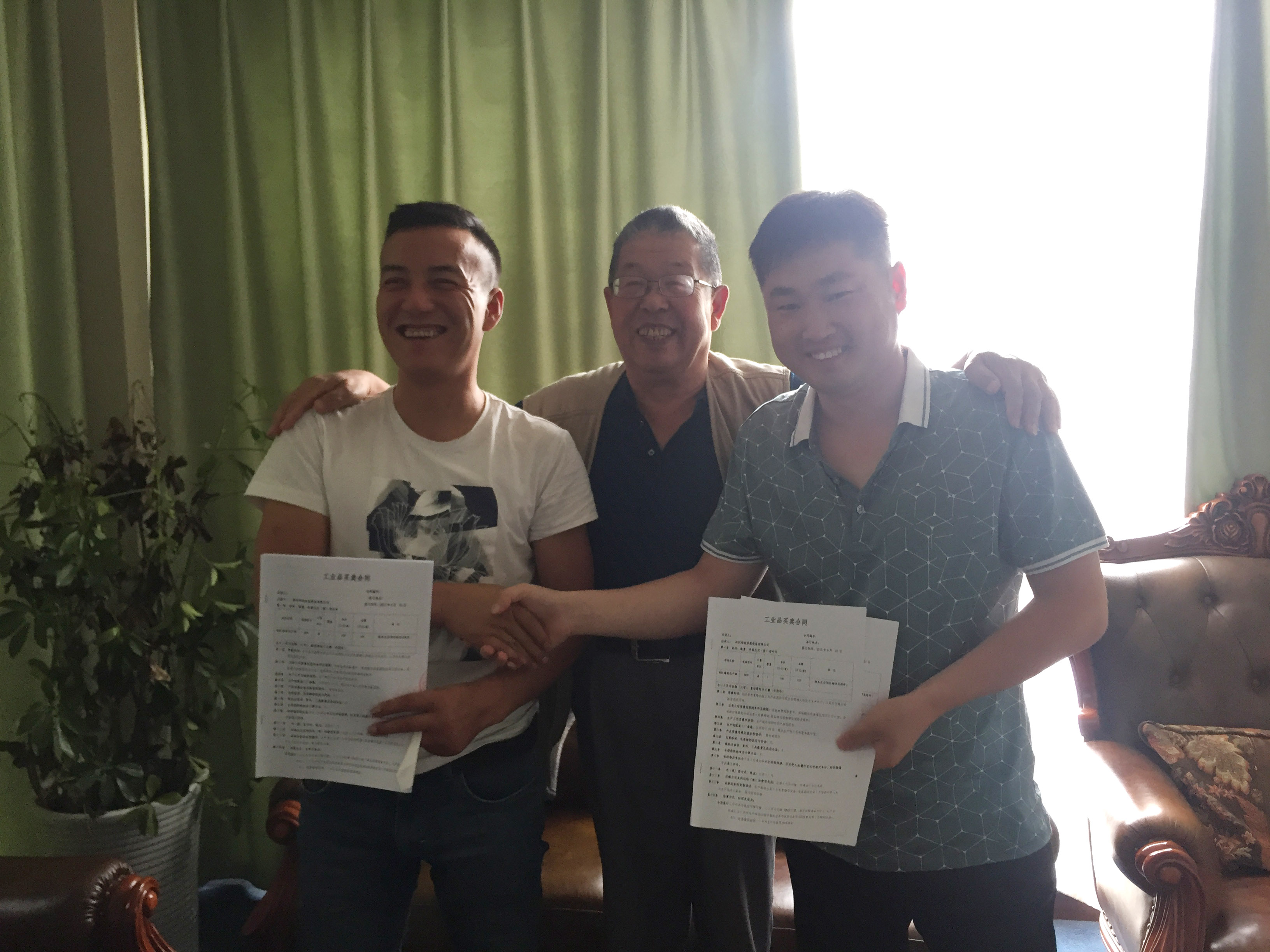 自動(dòng)化墻板設(shè)備簽約現(xiàn)場(chǎng) 自動(dòng)化墻板設(shè)備簽約現(xiàn)場(chǎng)