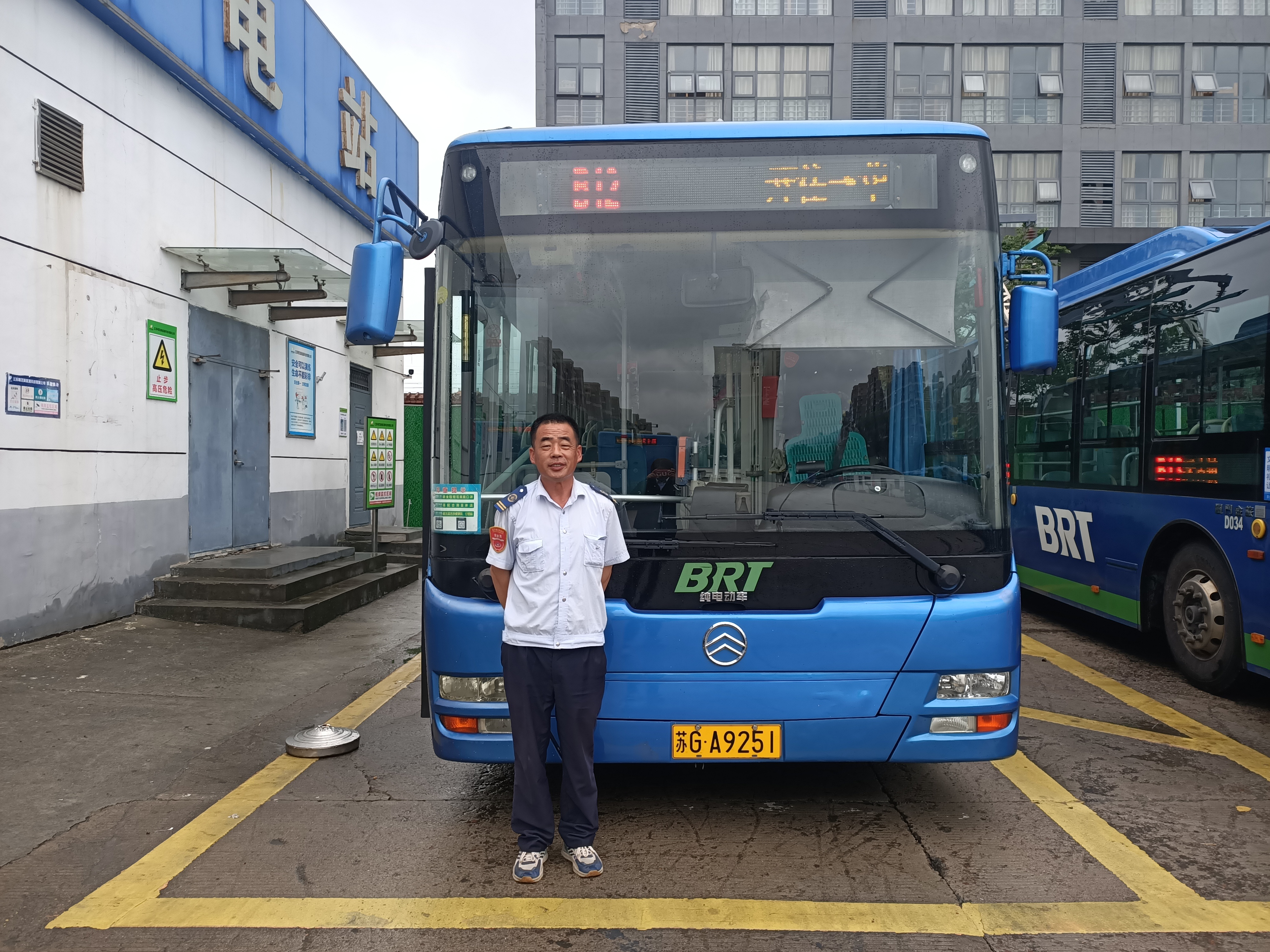 快速公交事業(yè)部B12線駕駛員葛秀濤拾金不昧獲乘客感謝