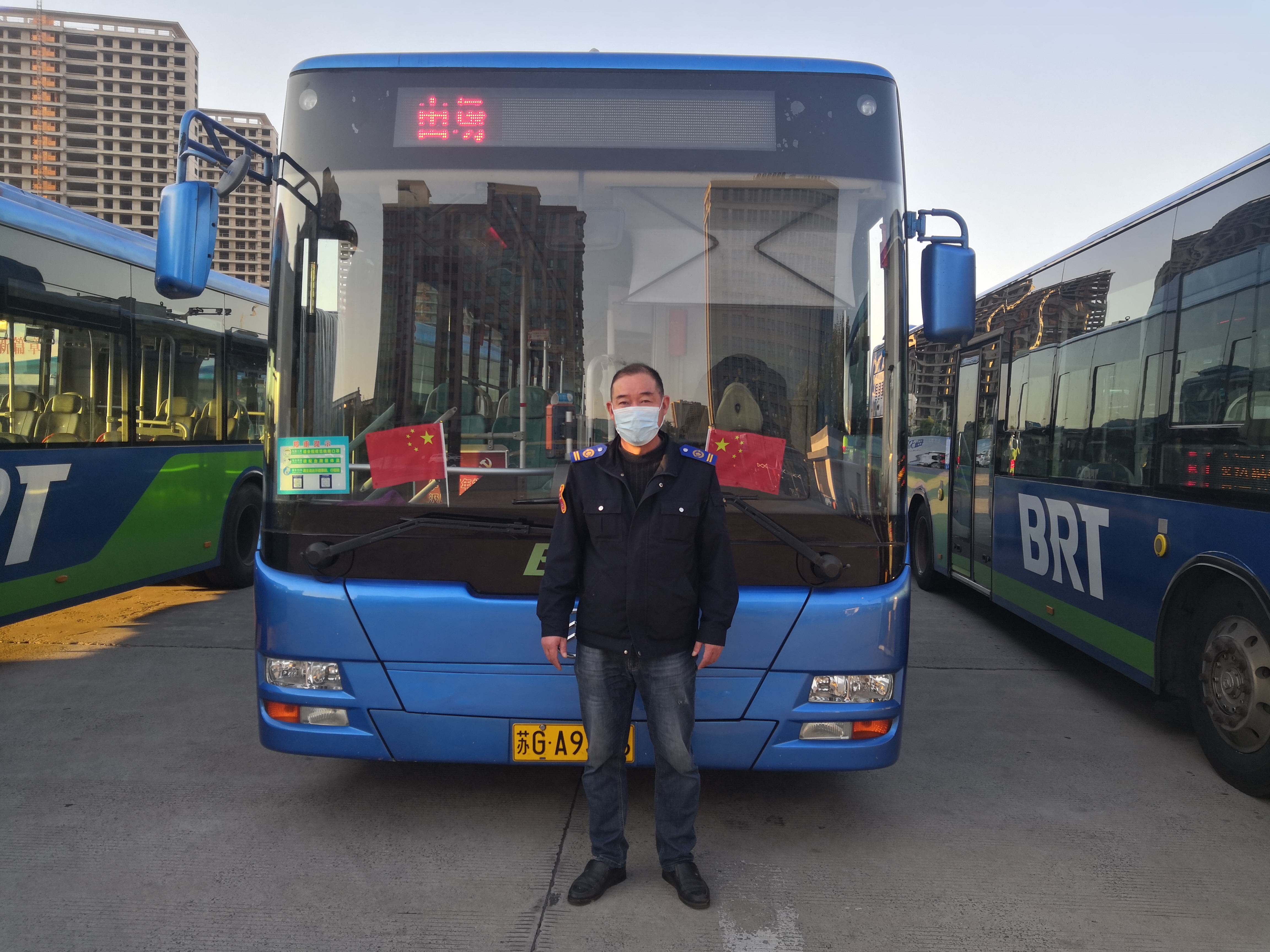 快速公交事業部B1夜線駕駛員唐喜彬 拾金不昧獲乘客表揚