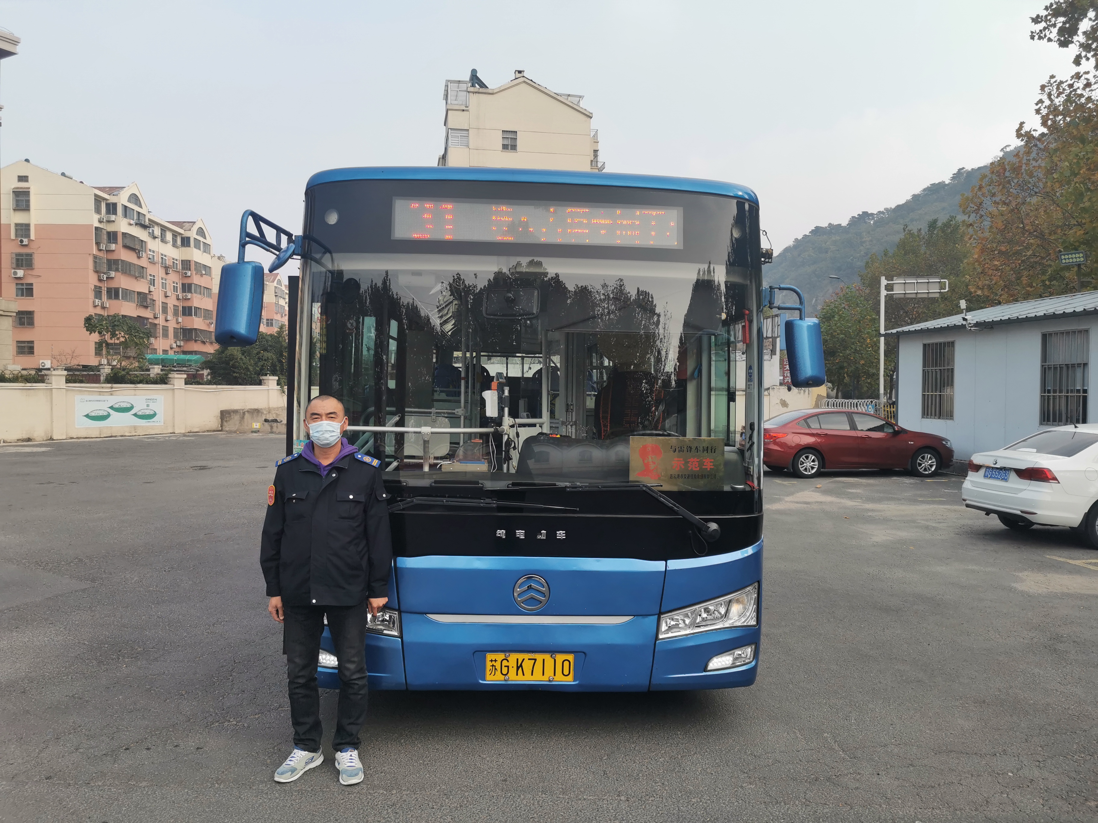 公交集團公交事業二部31路駕駛員畢曉維及時歸還乘客丟失的手機