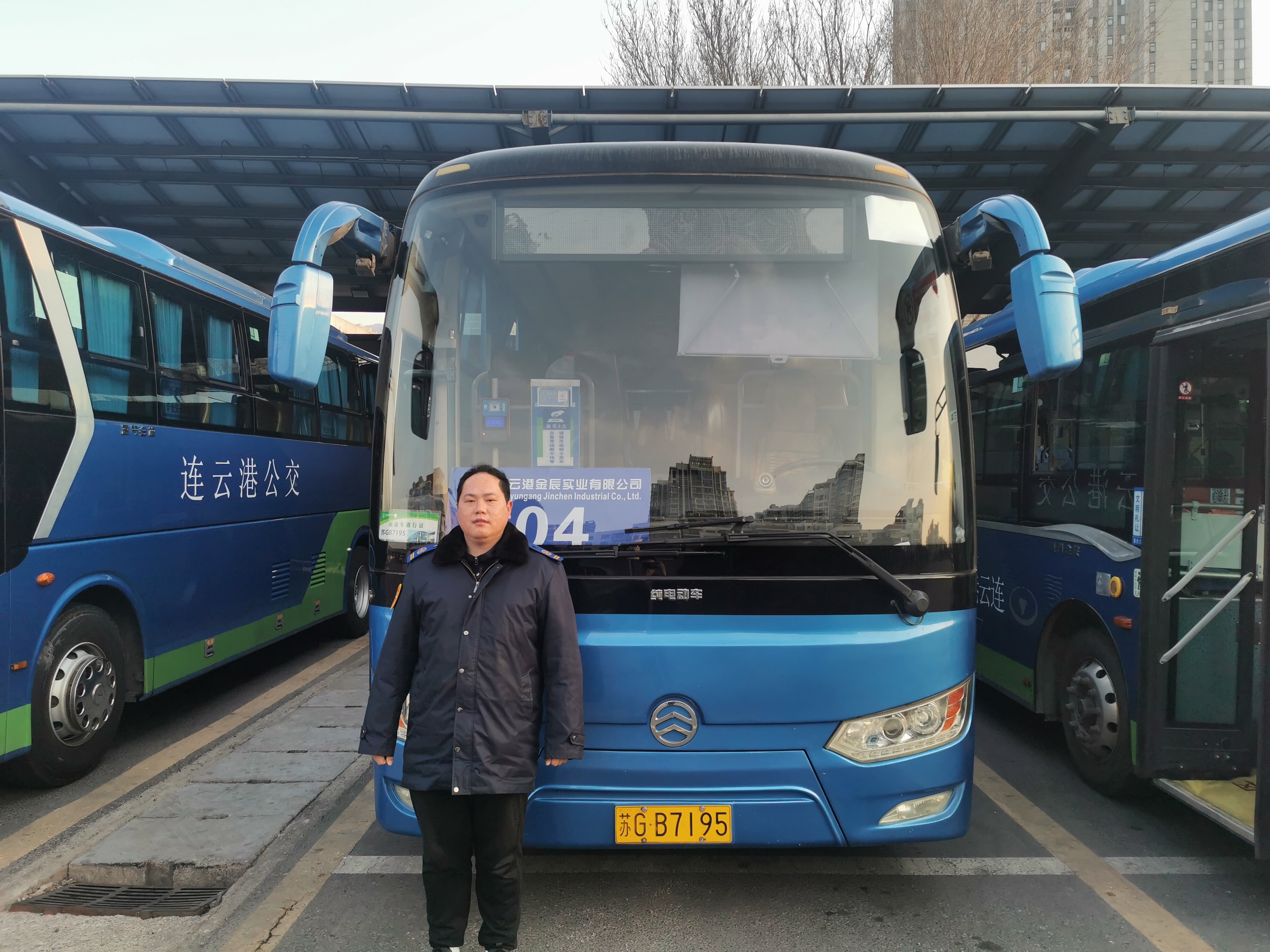 公交34路駕駛員金勇拾金不昧受表?yè)P(yáng)