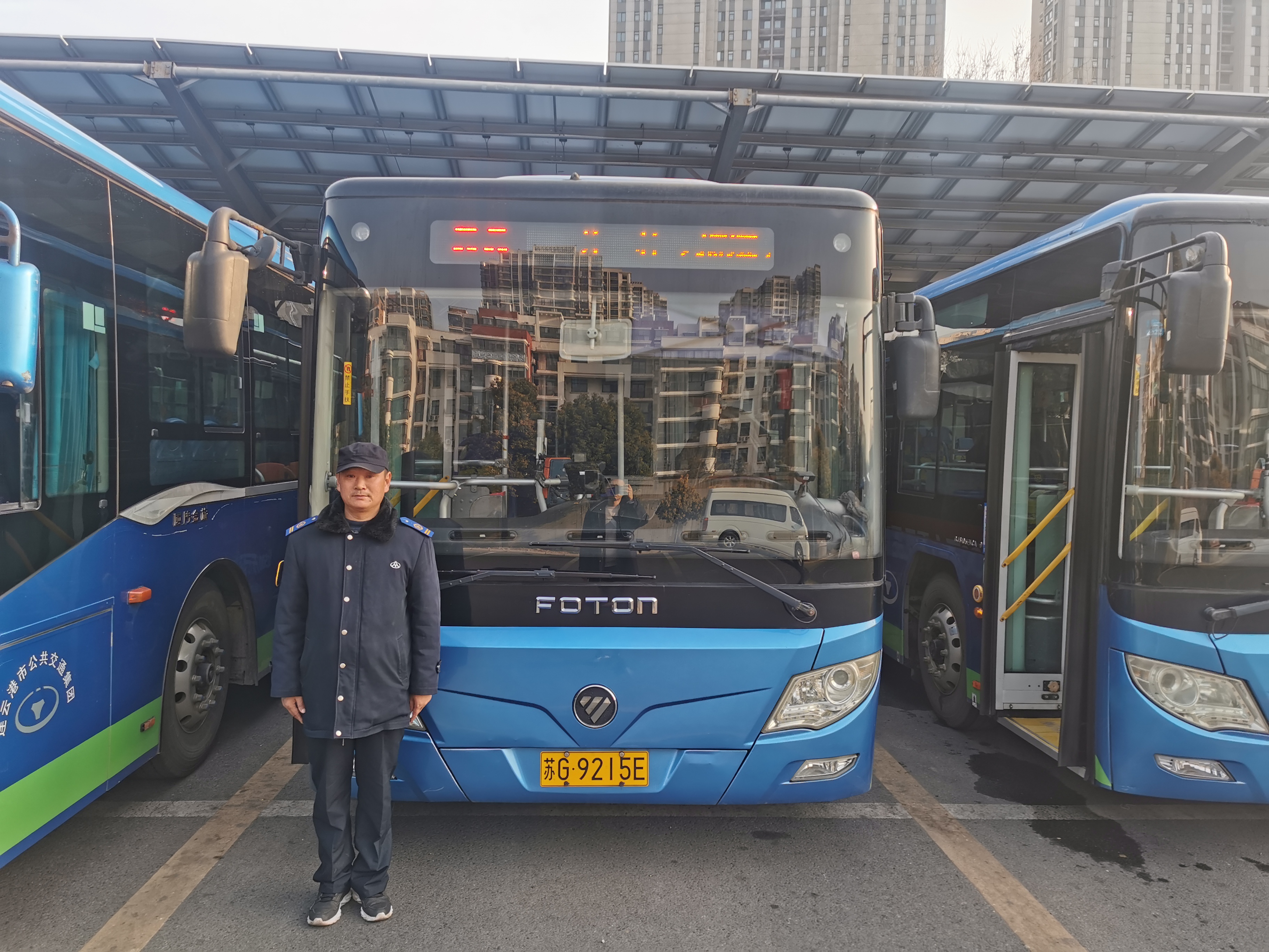 公交35駕駛員謝長(zhǎng)春拾金不昧受表?yè)P(yáng)