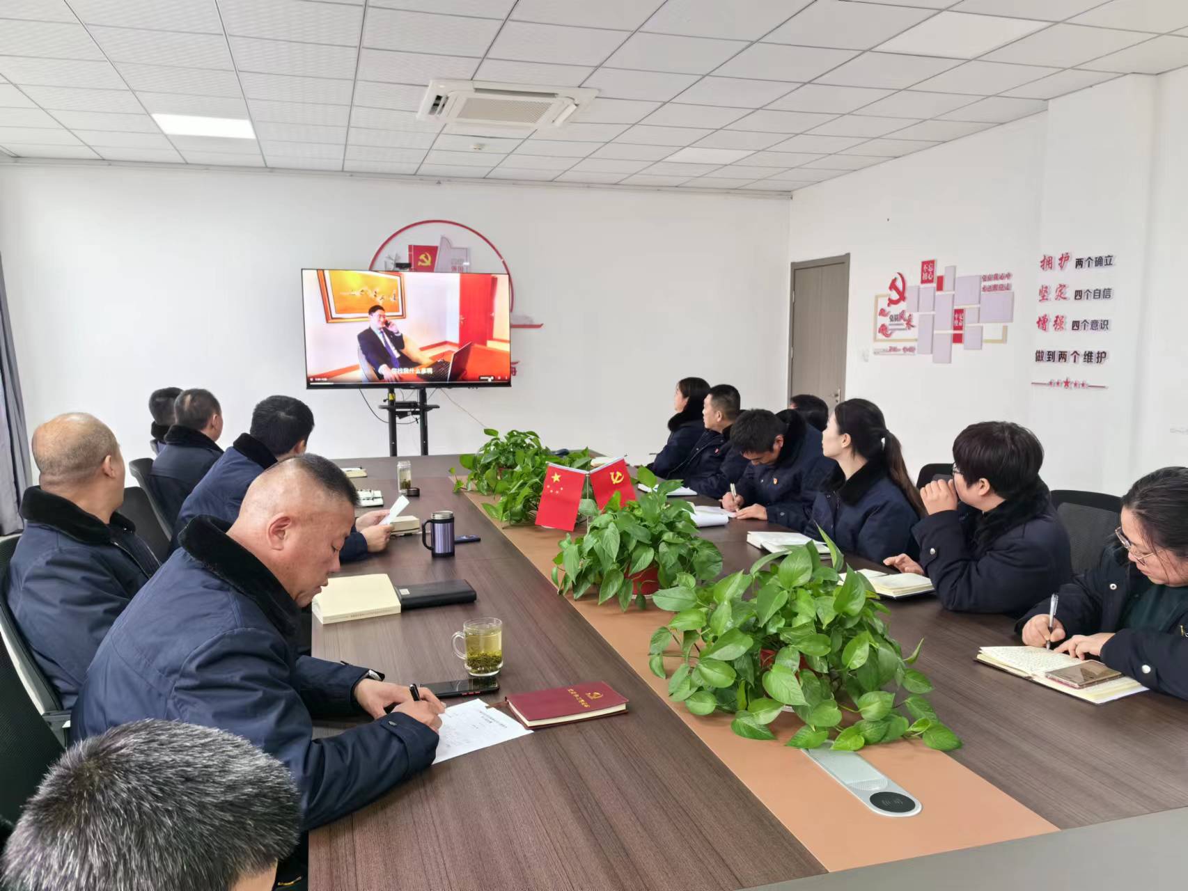 公交集團經營發(fā)展事業(yè)部組織觀看專題警示教育片