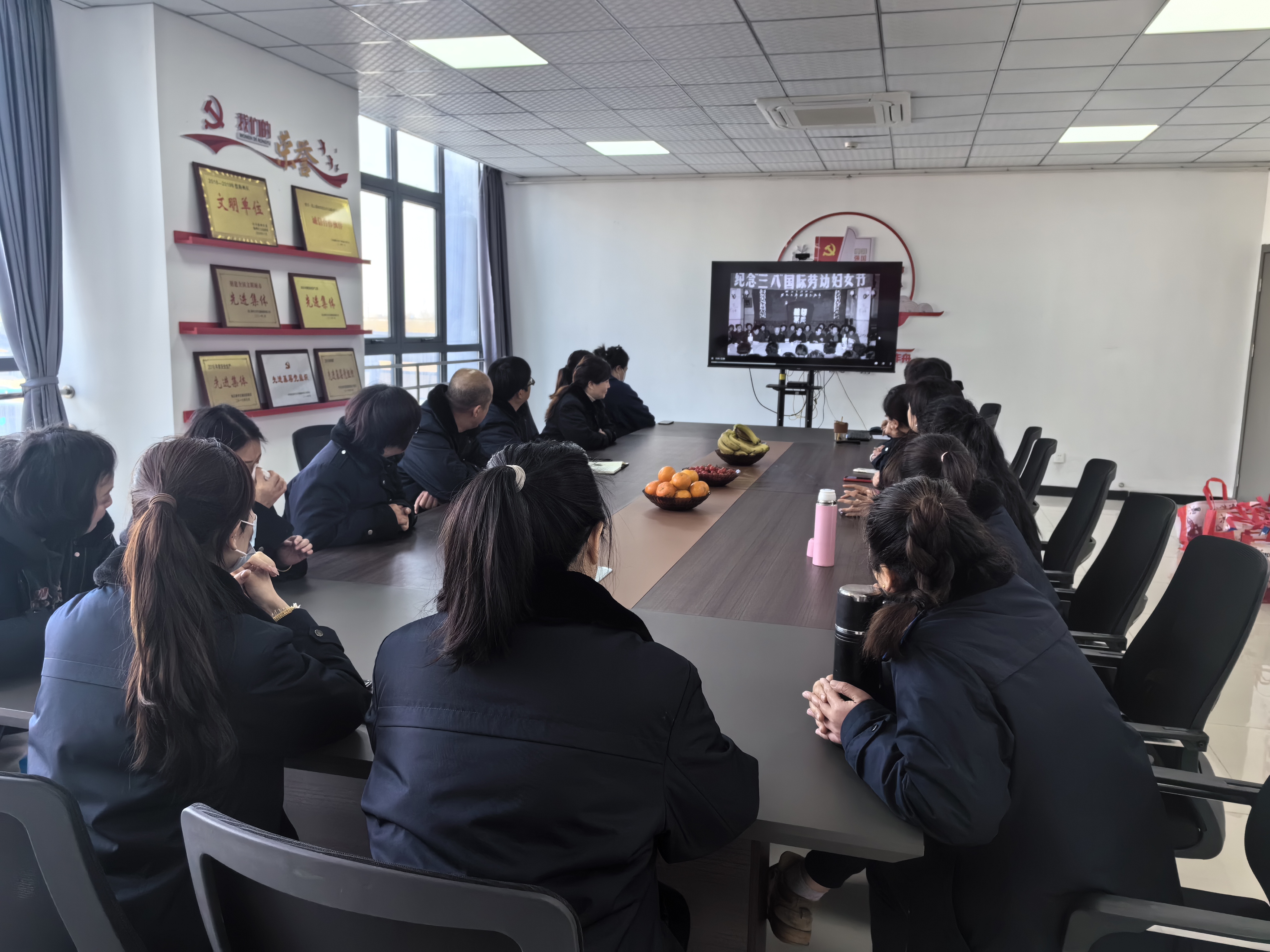 公交集團經營發(fā)展事業(yè)部開展“巾幗話廉揚清風”座談會