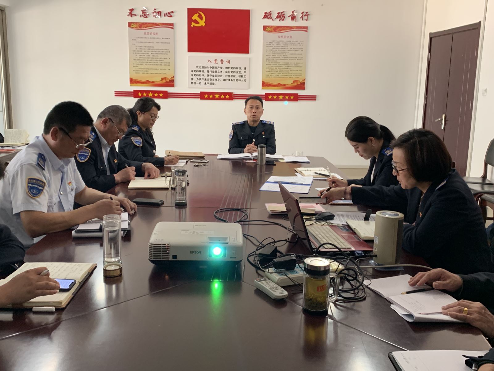 “學(xué)懂黨內(nèi)法規(guī)，建強(qiáng)組織體系”公交集團(tuán)快速公交事業(yè)部開展主題黨日活動(dòng)