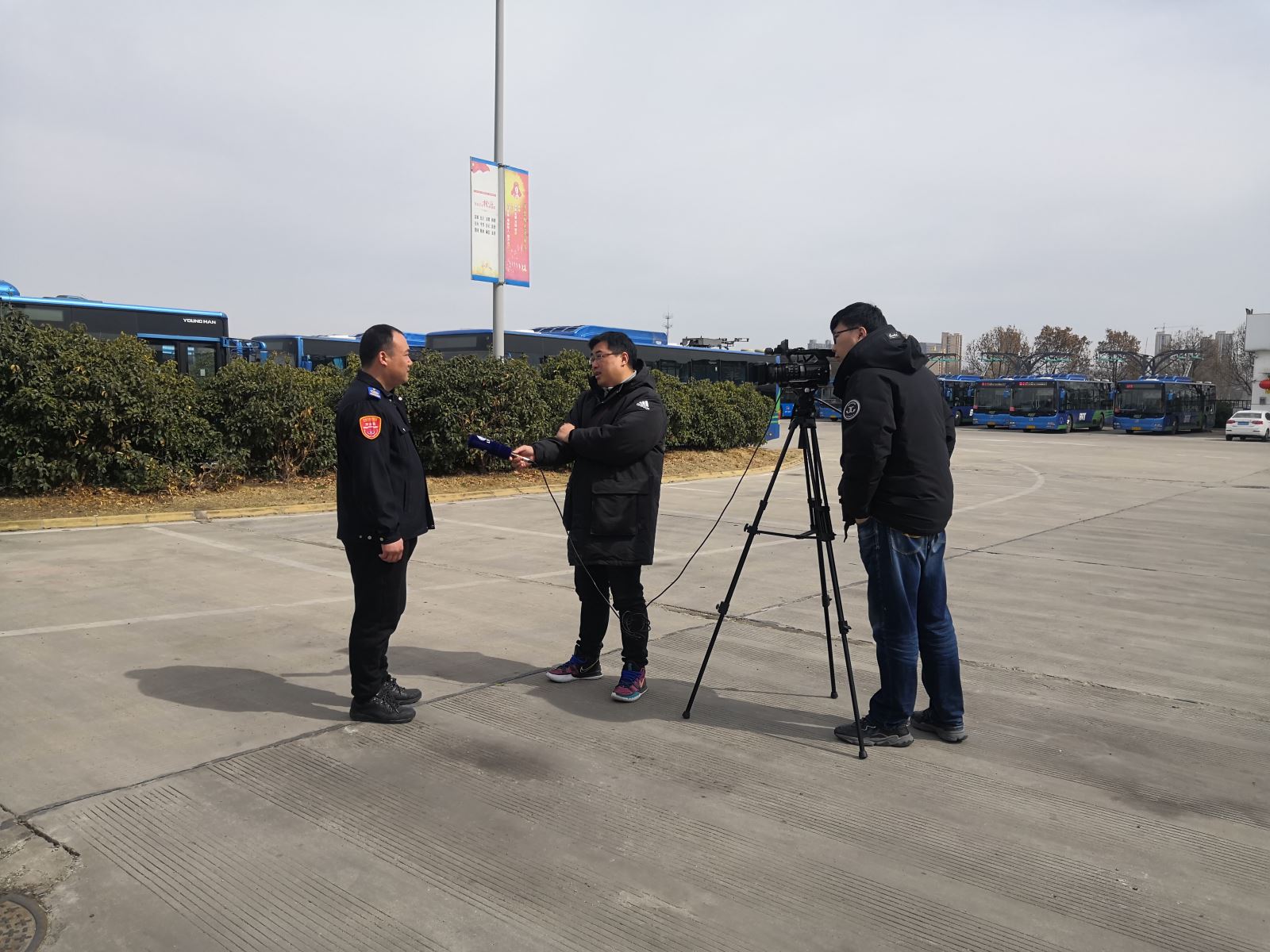 公交集團(tuán)快速公交事業(yè)部 駕駛員龐洪剛危急時(shí)刻救死扶傷