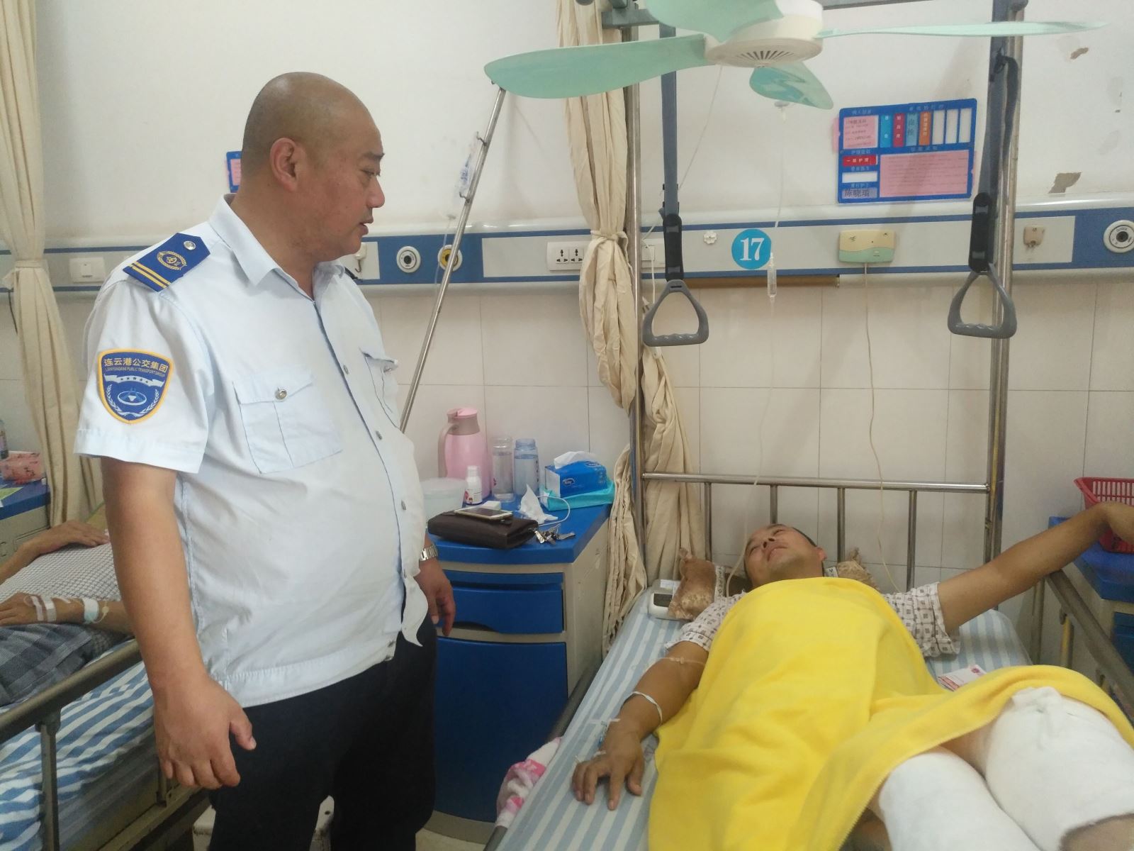 公交集團公交事業(yè)一部中秋節(jié)前慰問傷病駕駛員