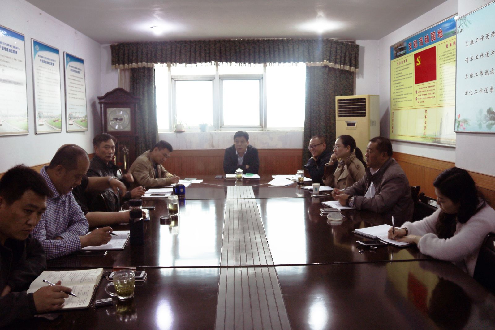 公交新浦公司啟動“服務(wù)規(guī)范隨手拍”活動助力文明城市創(chuàng)建