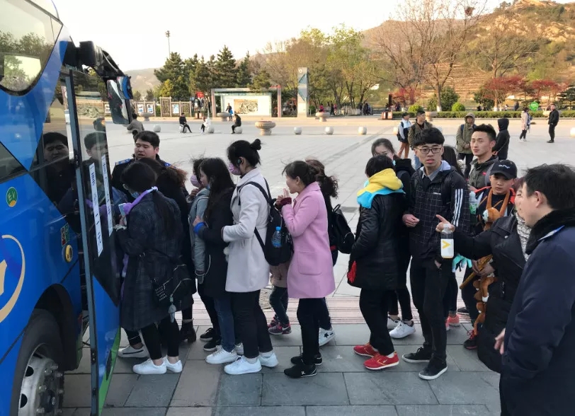 加密班次加強管理 公交集團清明節小長假確保乘客平穩出行