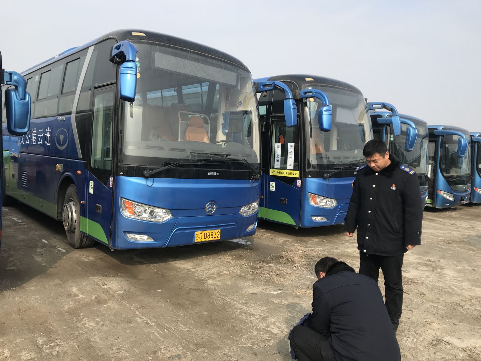 公交集團經營發展事業部開展待運營新能源車輛充電維護工作