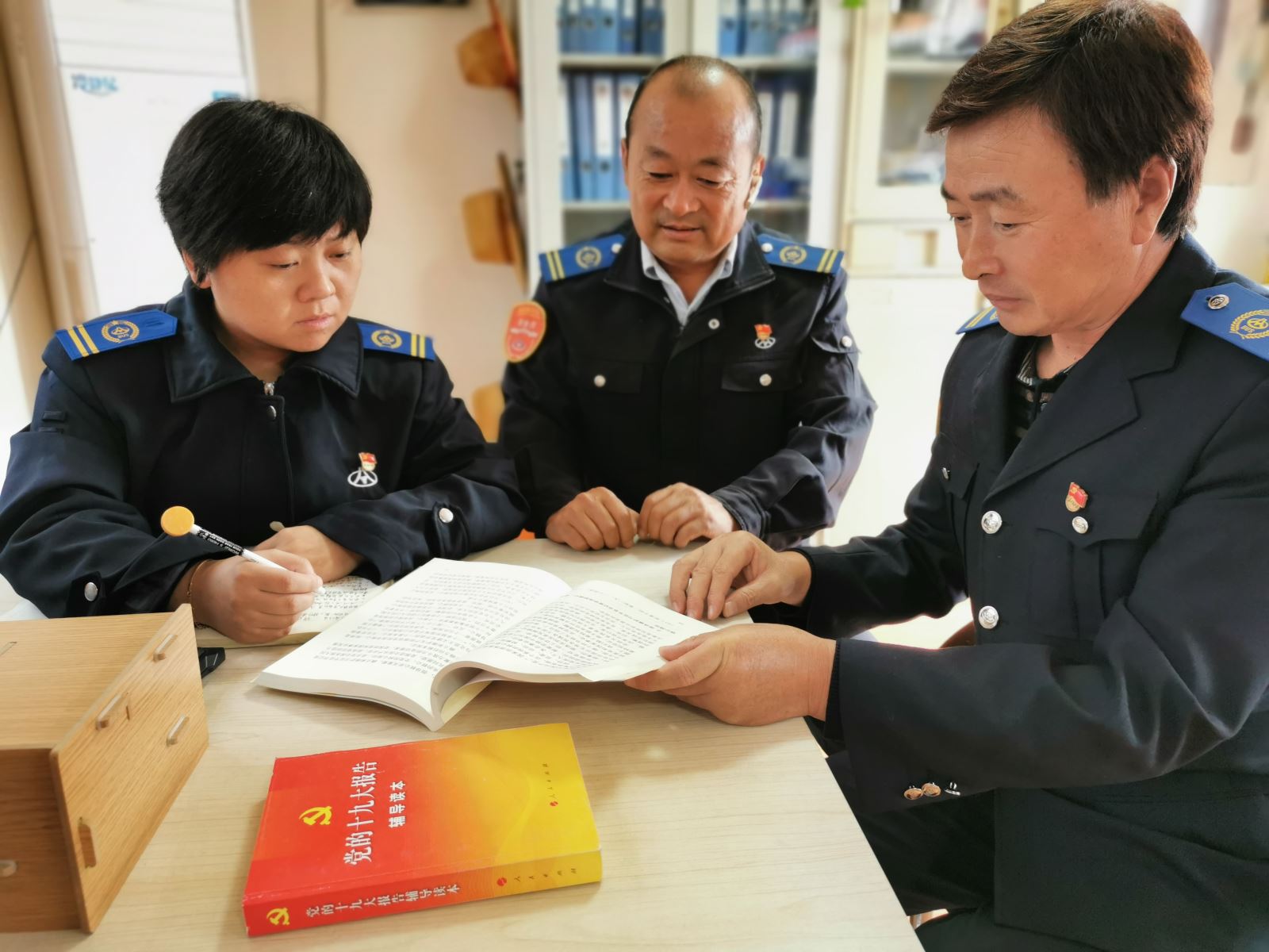 公交集團公交事業(yè)一部干部職工掀起學(xué)習(xí)熱潮