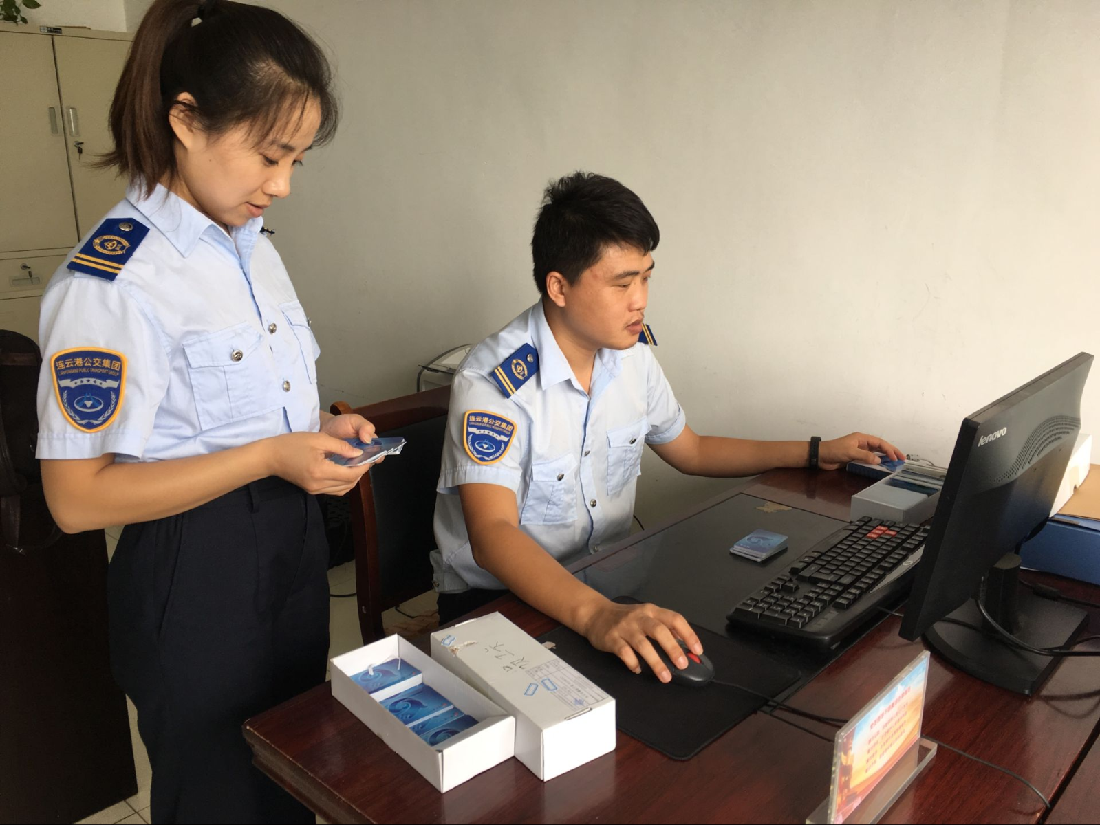 公交集團(tuán)順利完成港口集團(tuán)二季度通勤乘車卡辦理工作