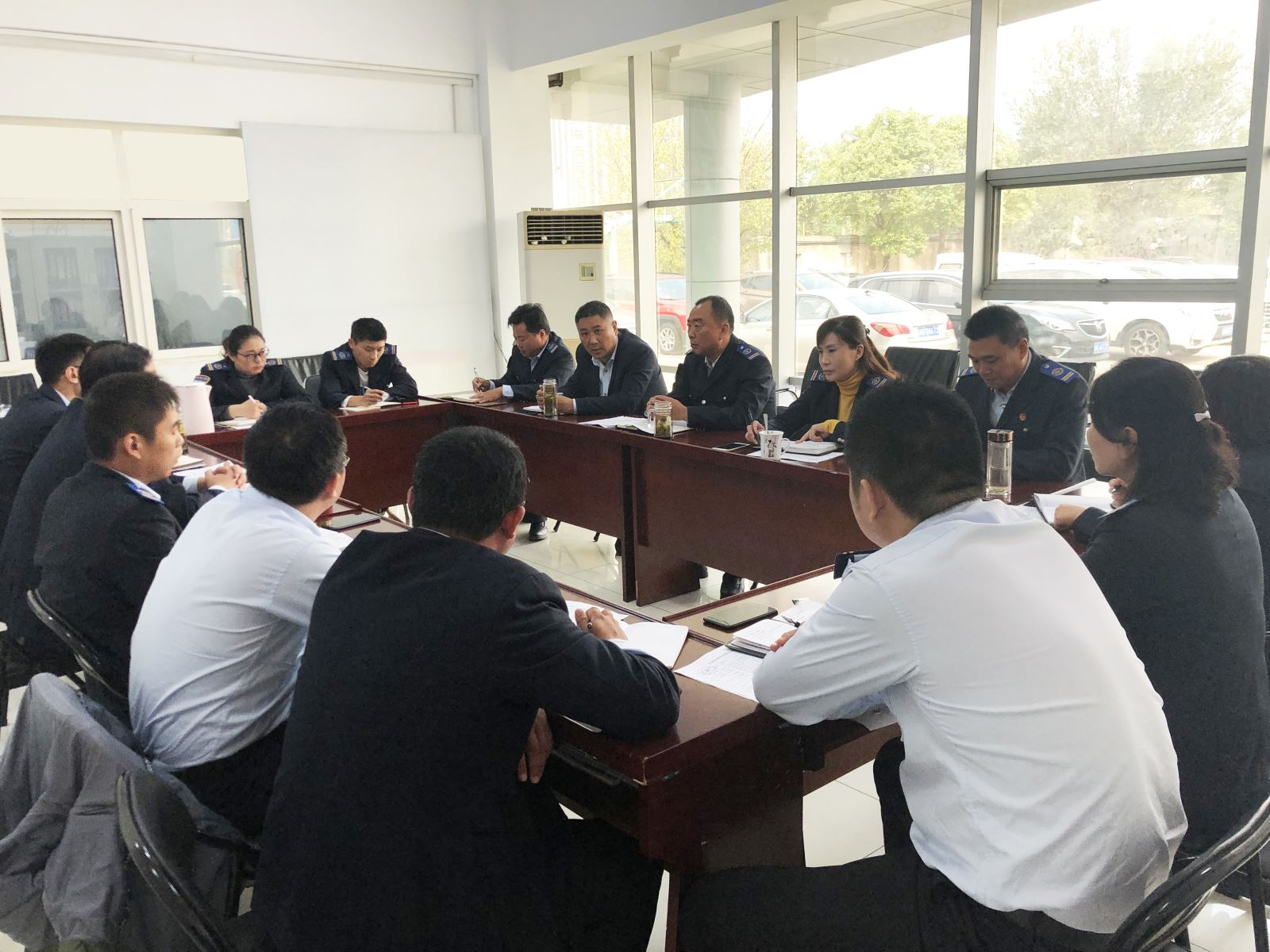 公交集團(tuán)經(jīng)營(yíng)發(fā)展事業(yè)部召開(kāi)徐圩馬拉松比賽工作部署會(huì)