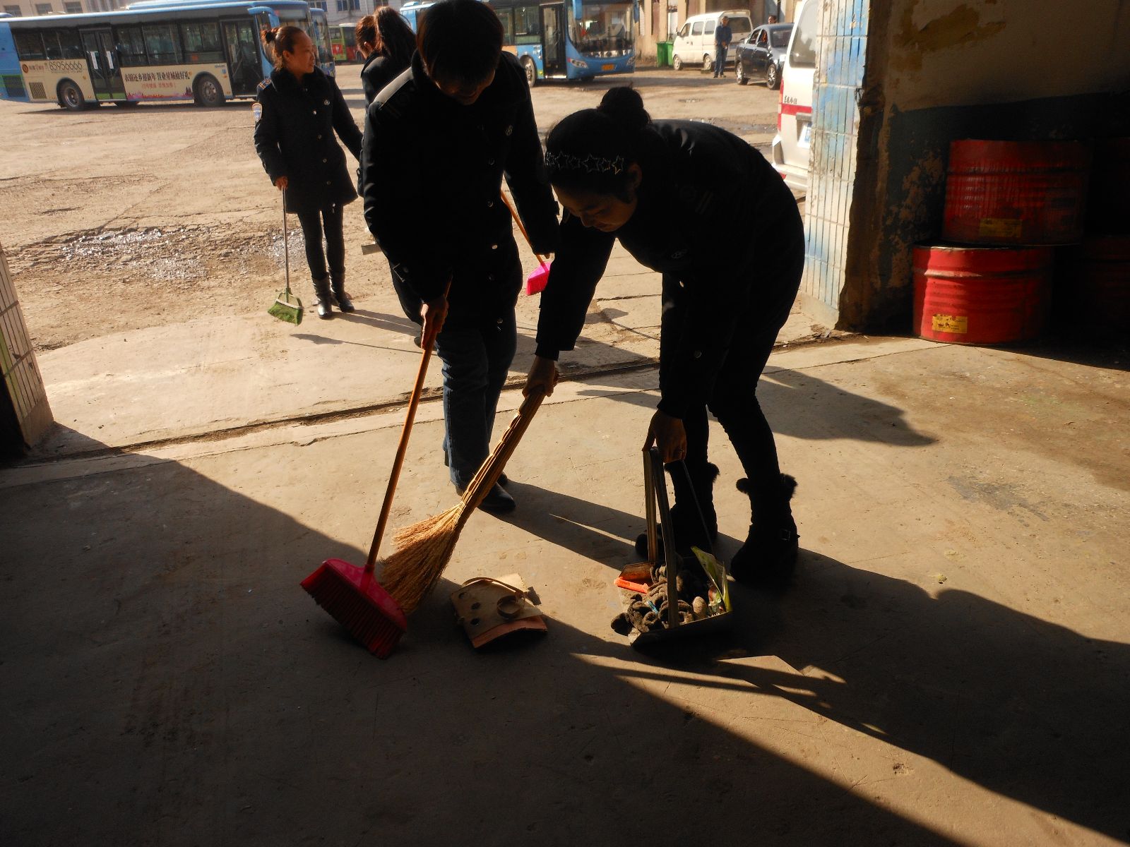 公交維修公司黨支部、工會組織女工開展“三八婦女節”活動