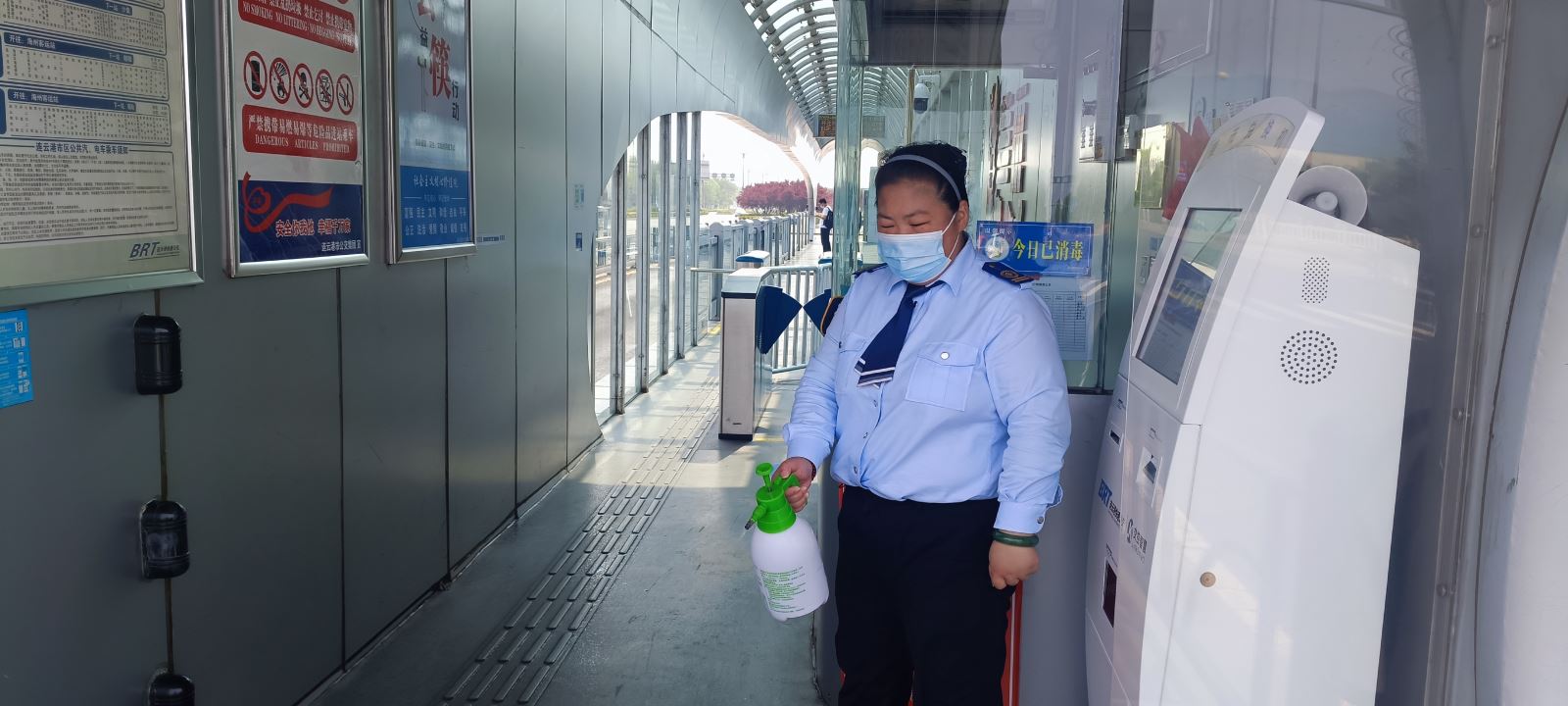 乘客身體不適，站務員暖心幫助 獲家屬連連道謝