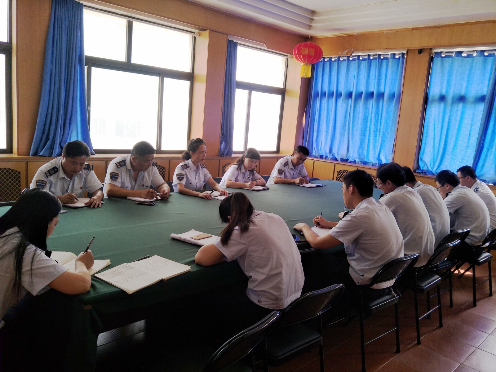 公交集團(tuán)佳連公司召開學(xué)習(xí)宣傳市委十二屆六中全會(huì)精神學(xué)習(xí)專題會(huì)