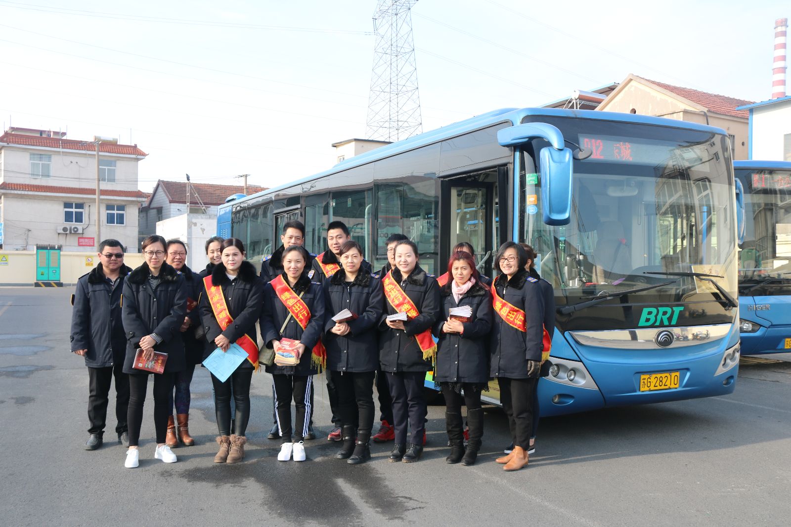 公交快速公司開展青年“學雷鋒”志愿服務(wù)活動