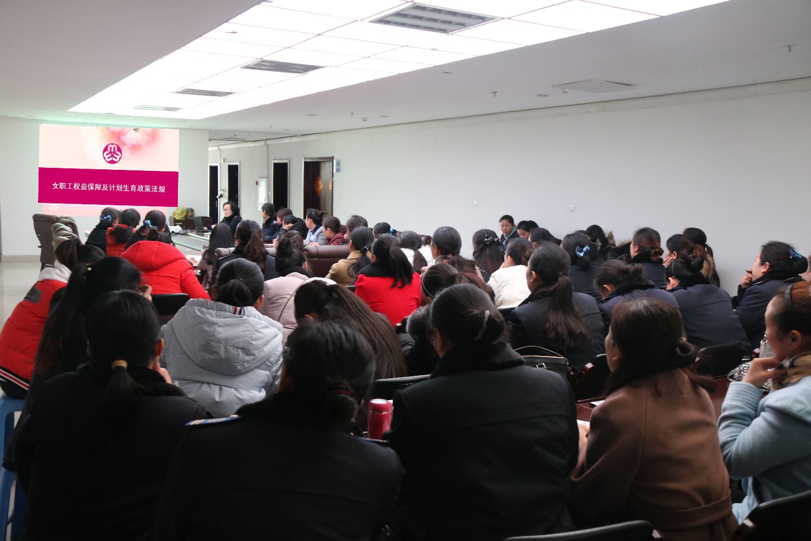 公交快速公司開展女職工權益保障及計劃生育政策法規培訓