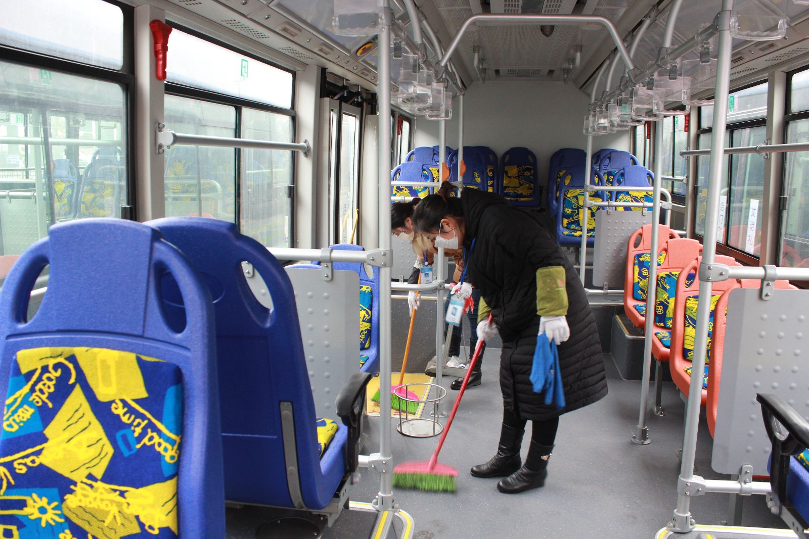 公交東部公司做好新車上線準(zhǔn)備工作