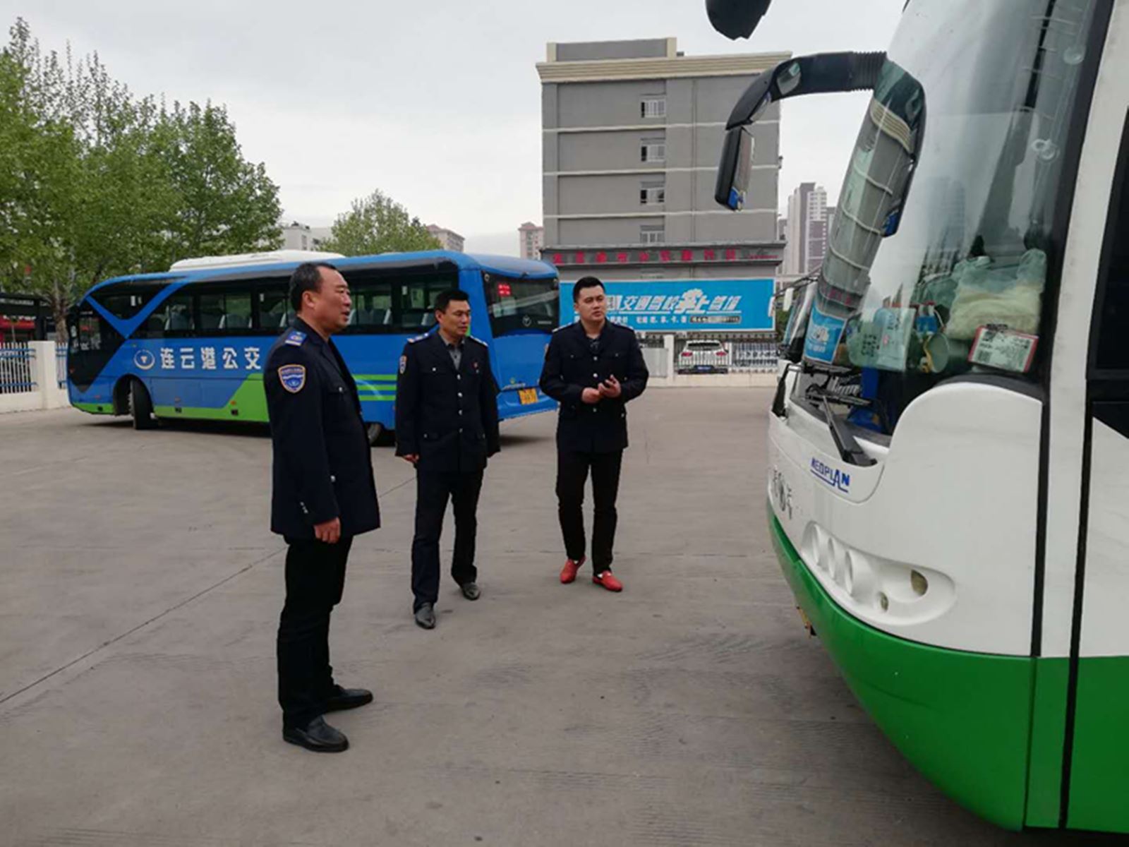 公交集團經營發展事業部開展“五一”節前專項大檢查