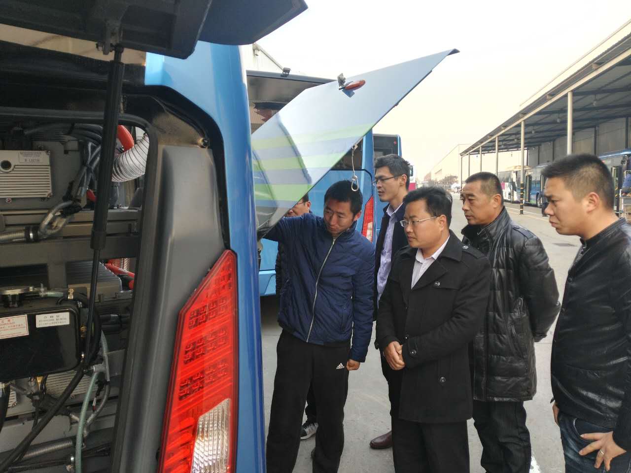 公交集團安排機務管理人員到廠家學習