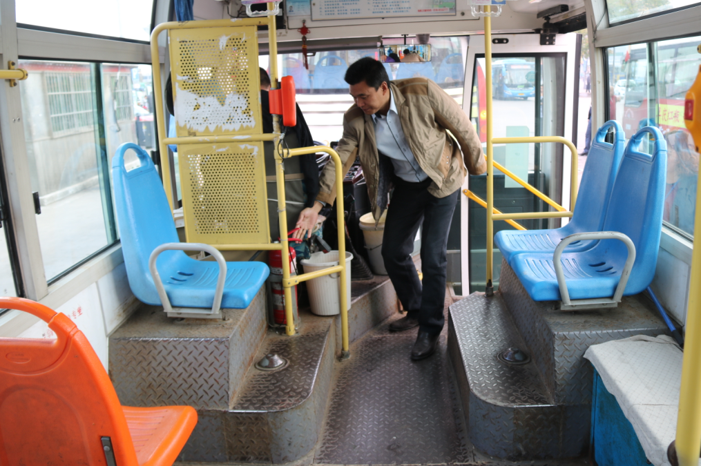 提升文明線服務(wù)水平 打造敬老特色文化