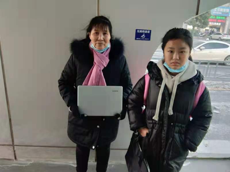 快速公交事業部站務員朱海瑞幫助乘客找回丟失的筆記本電腦獲感謝