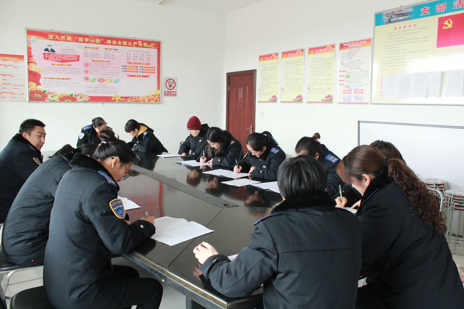 公交集團(tuán)東部公司開展女職工勞動保護(hù)知識競賽活動